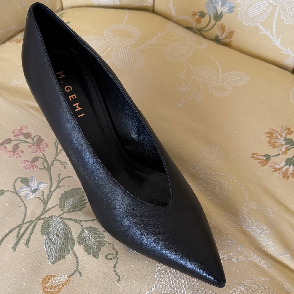 M. Gemi Black Leather Pointed Heels